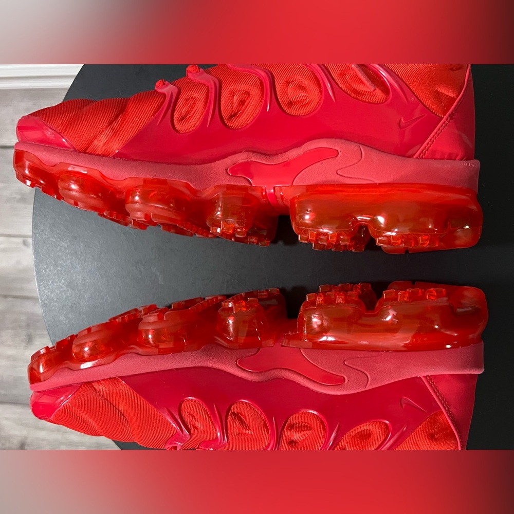 ✨Like New Nike Men's Red Air VaporMax Plus Shoes Athletic Triple Red Sneakers - Picture 12 of 16